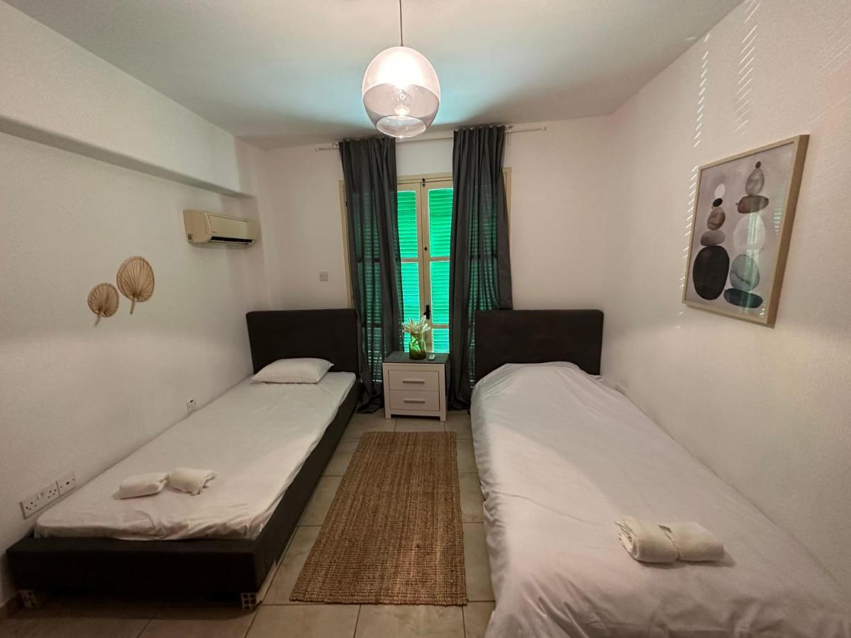 Private Room In Shared Flat Nicosia Exterior photo