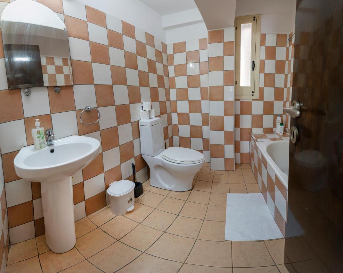 Private Room In Shared Flat Nicosia Exterior photo