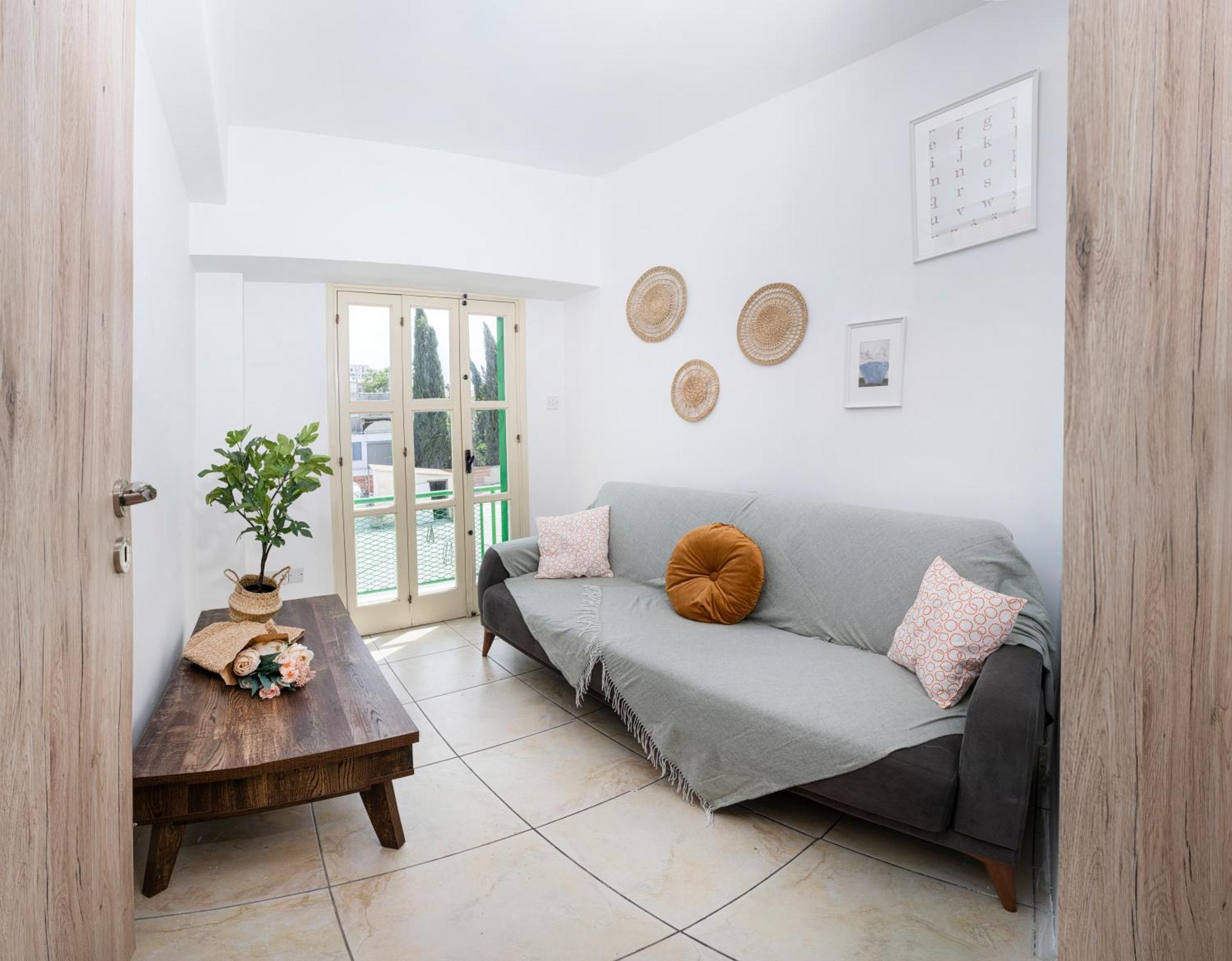 Private Room In Shared Flat Nicosia Exterior photo