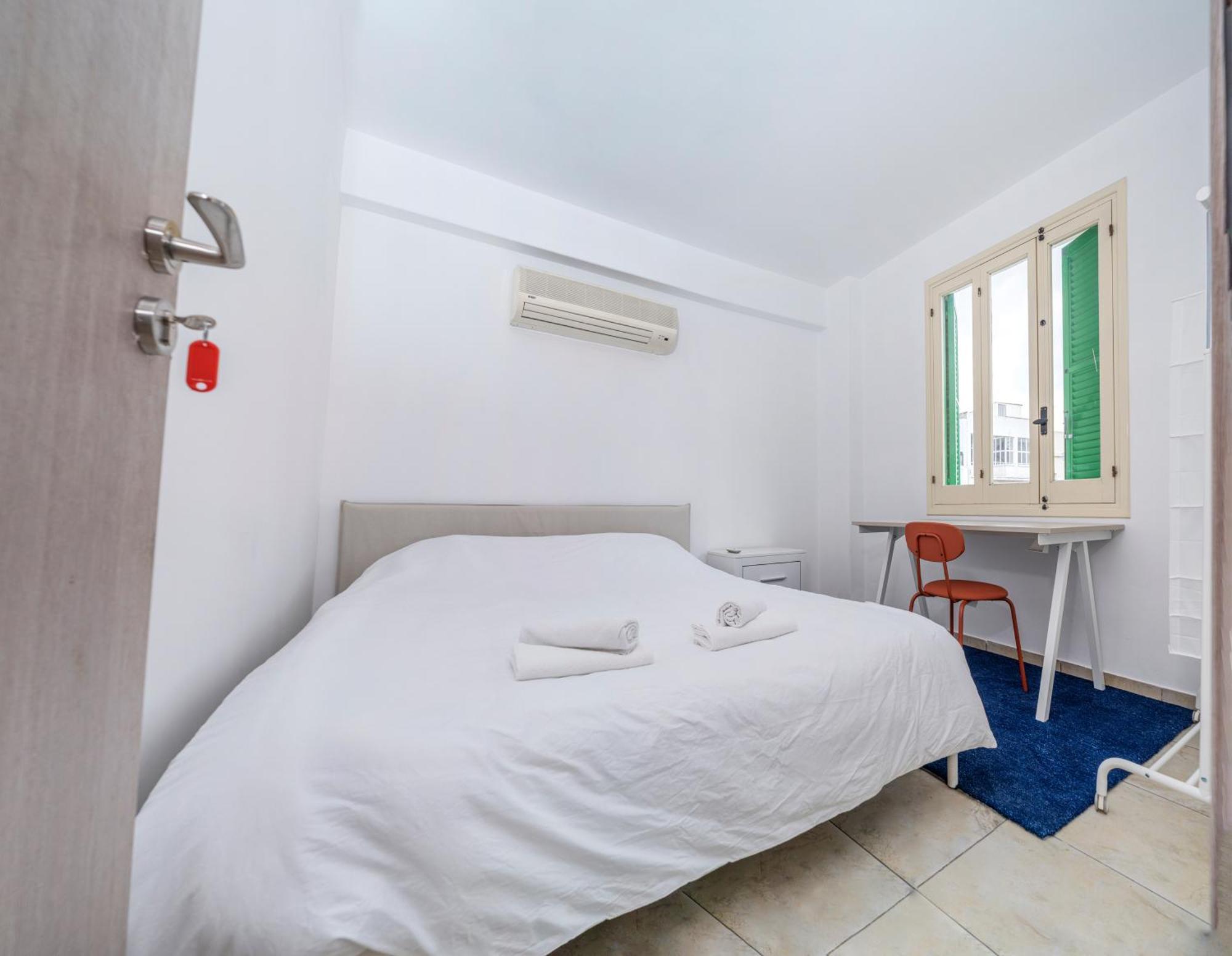 Private Room In Shared Flat Nicosia Exterior photo